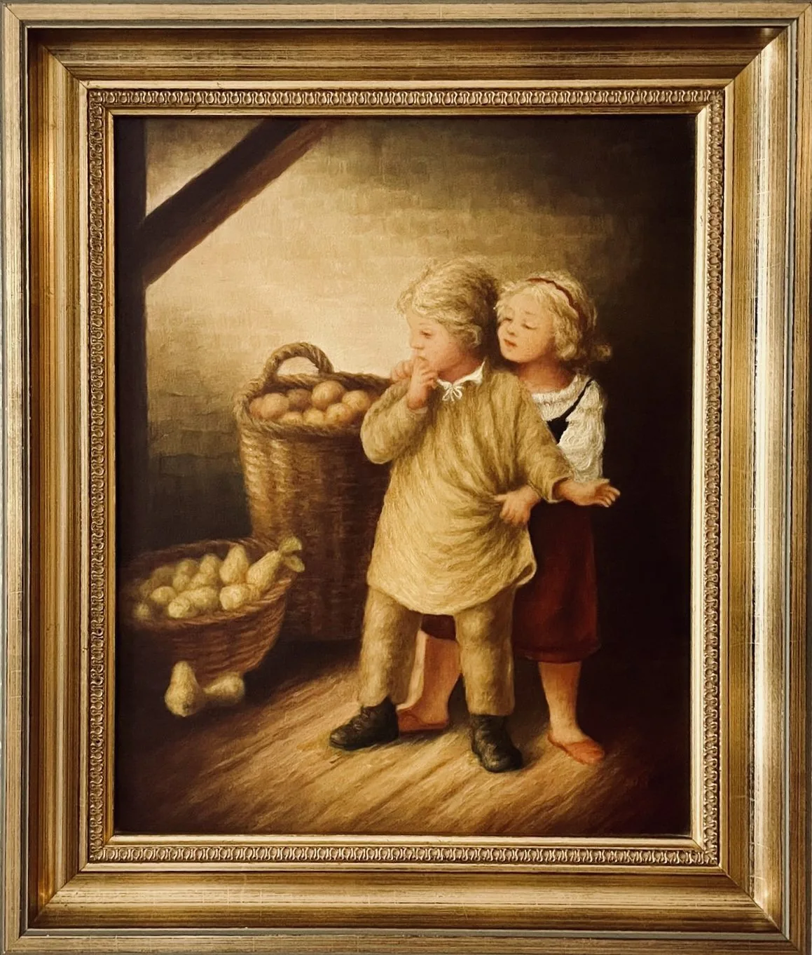 Huile sur toile : deux enfants portant un panier de fruits dans une grange, encadrement doré.